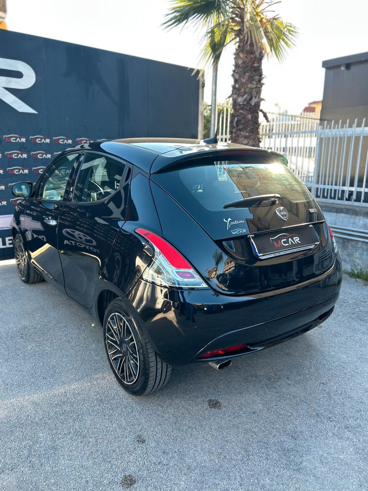 Lancia Ypsilon 1.0 FireFly 5 porte S&S Hybrid Ecochic Gold