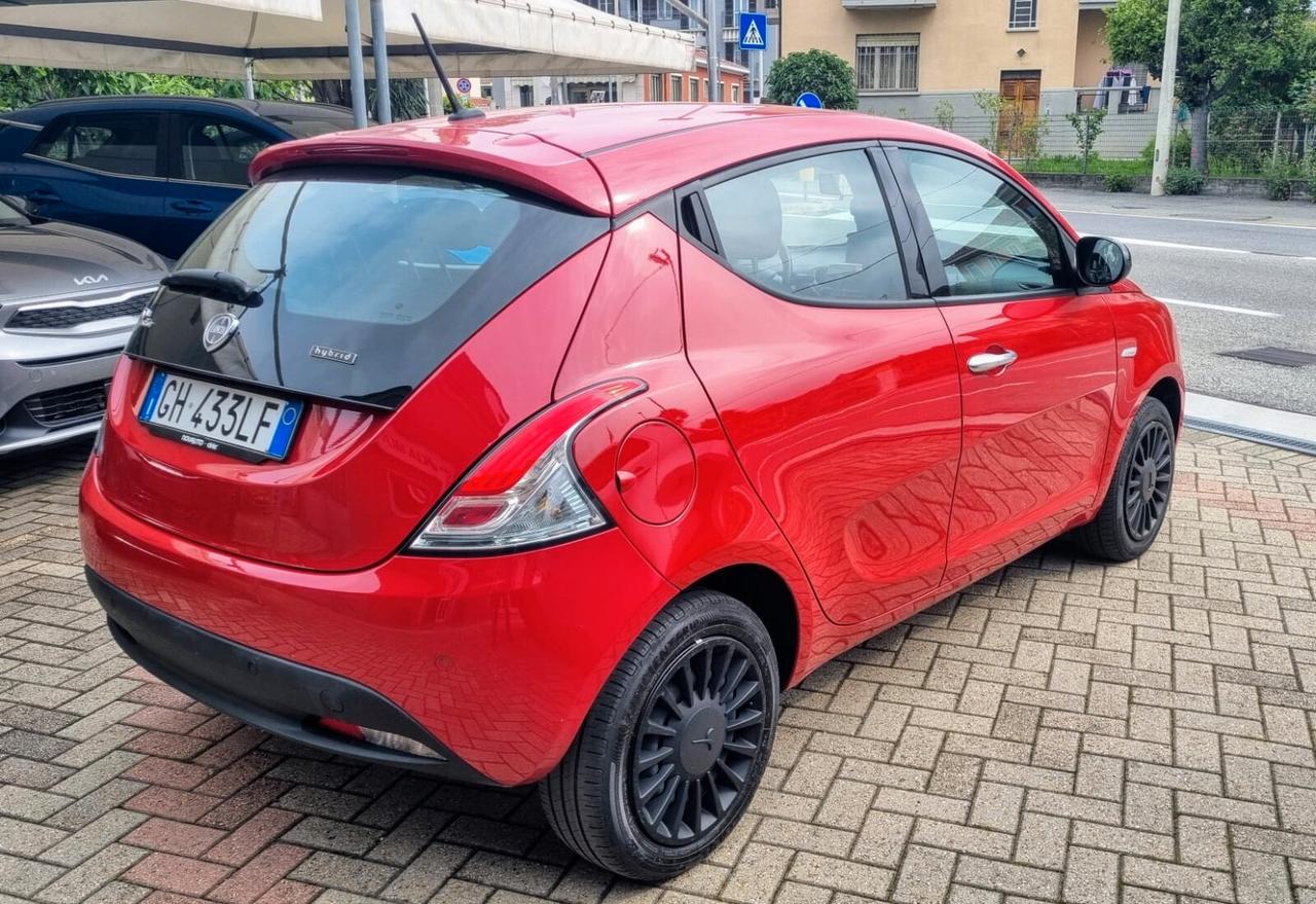 Lancia Ypsilon 1.0 FireFly 5 porte S&S Hybrid Ecochic Silver