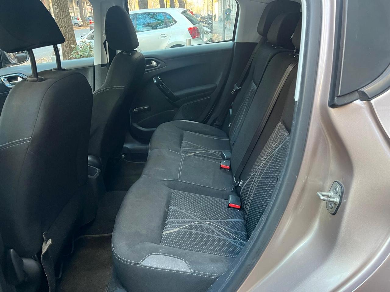 Peugeot 208 1.4 HDi 68 CV 3 porte Access