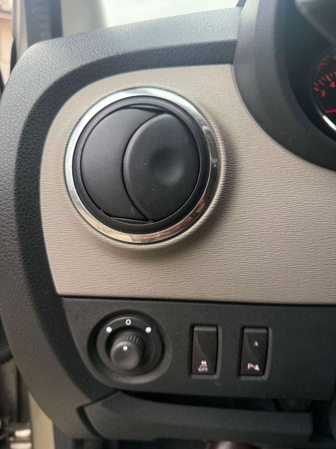 Dacia Lodgy 7 POSTI 1.5 DIESEL POCHI KM NEOPATENTATI