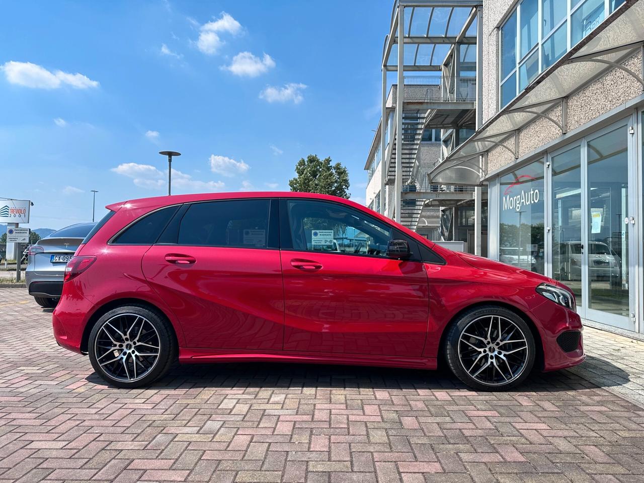 Mercedes B 200d PREMIUM AMG! AUTOMATICA! FARI LED! RETROCAMERA!