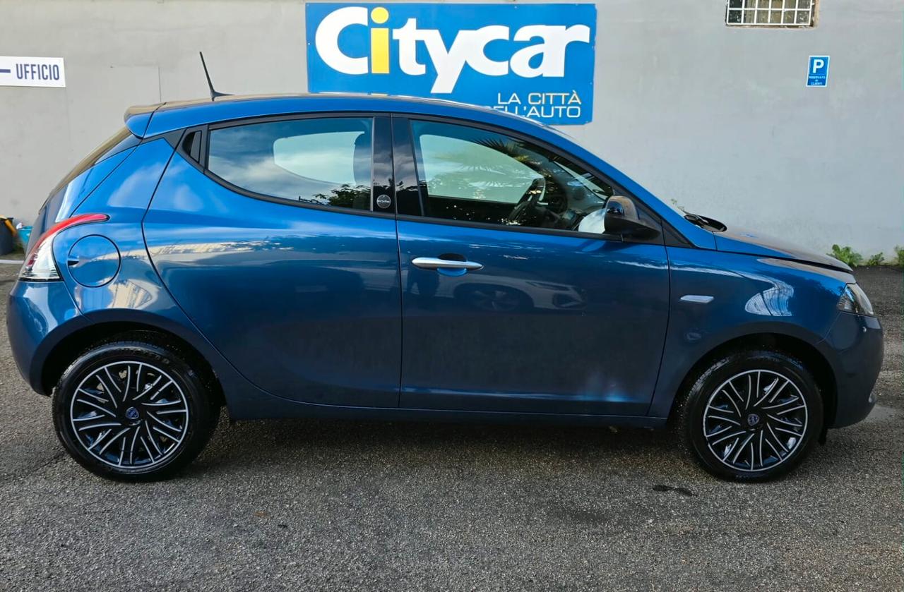Lancia Ypsilon 1.0 FireFly 5 porte S&S Hybrid Ecochic Gold