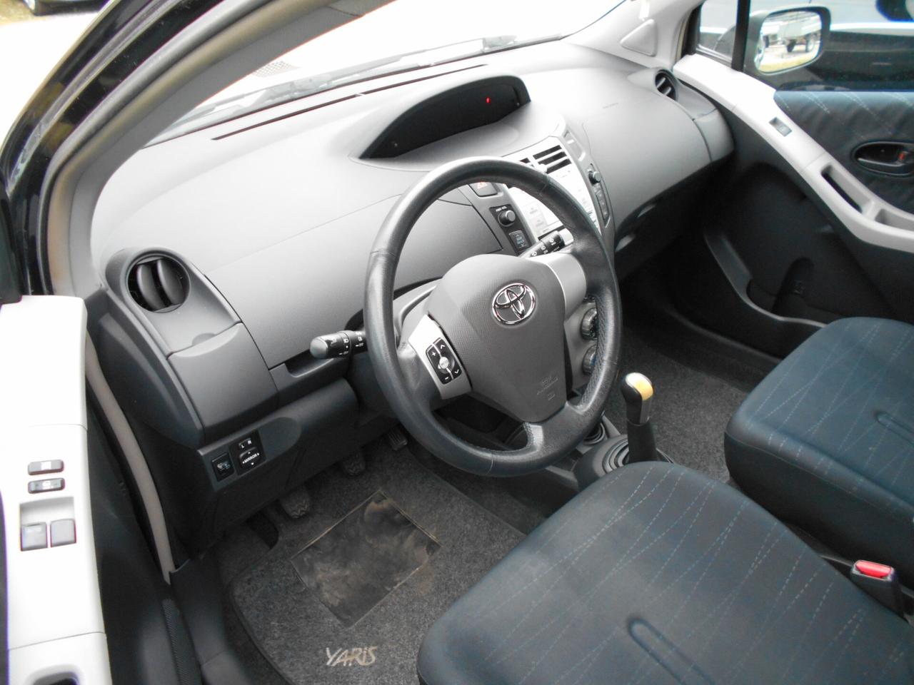 TOYOTA YARIS 1.3 5P