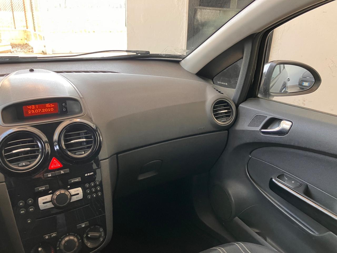 Opel Corsa 1.2 5 porte Cosmo NEOPATENTATI