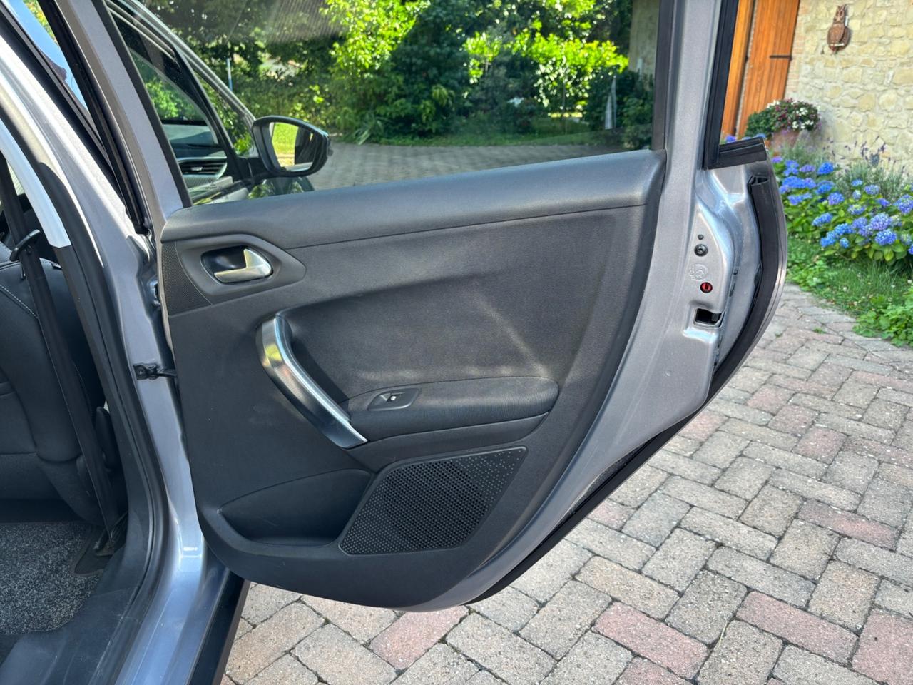 Peugeot 2008 BlueHDi 120 S&S Allure