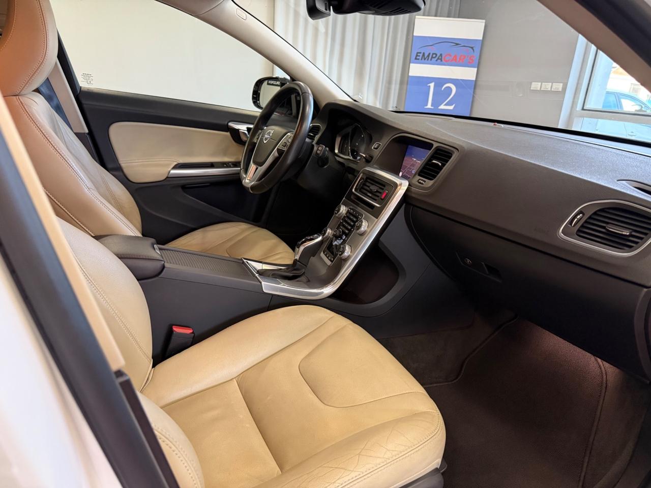 Volvo V60 Cross Country V60 Cross Country D4 Geartronic Business Plus