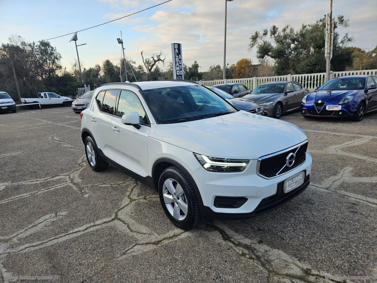 VOLVO XC40 D3 AWD Geartronic Momentum