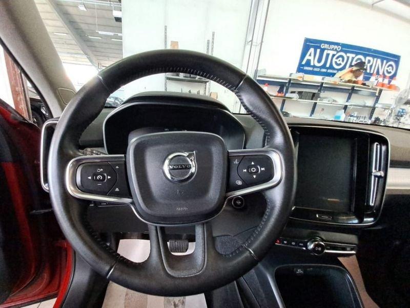 Volvo XC40 2.0 D4 MOMENTUM AWD GEARTRONIC
