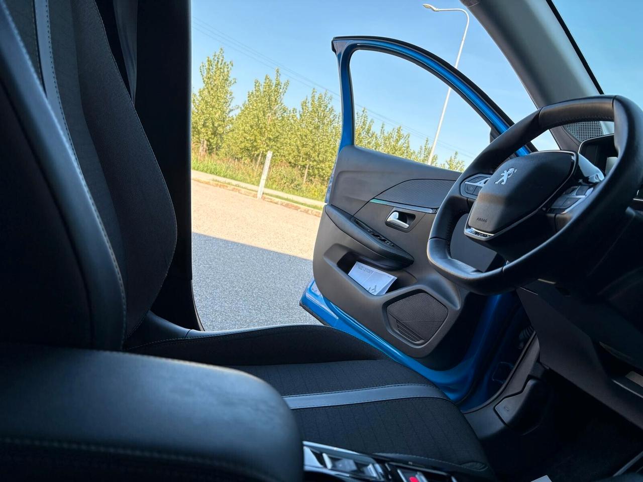 Peugeot 208 ALLURE PACK motore elettrico 136 cv SPOTICAR