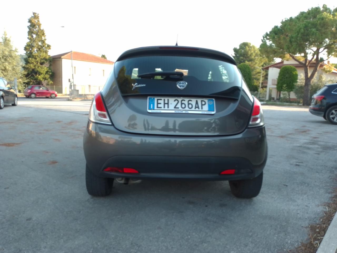 Lancia Ypsilon 1.2 69 CV 5 porte S&S Silver
