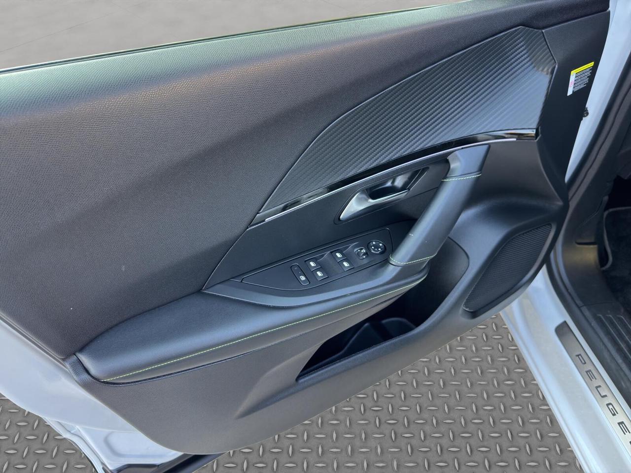 Peugeot 2008 1.2 130cv puretech GT automatica 2024