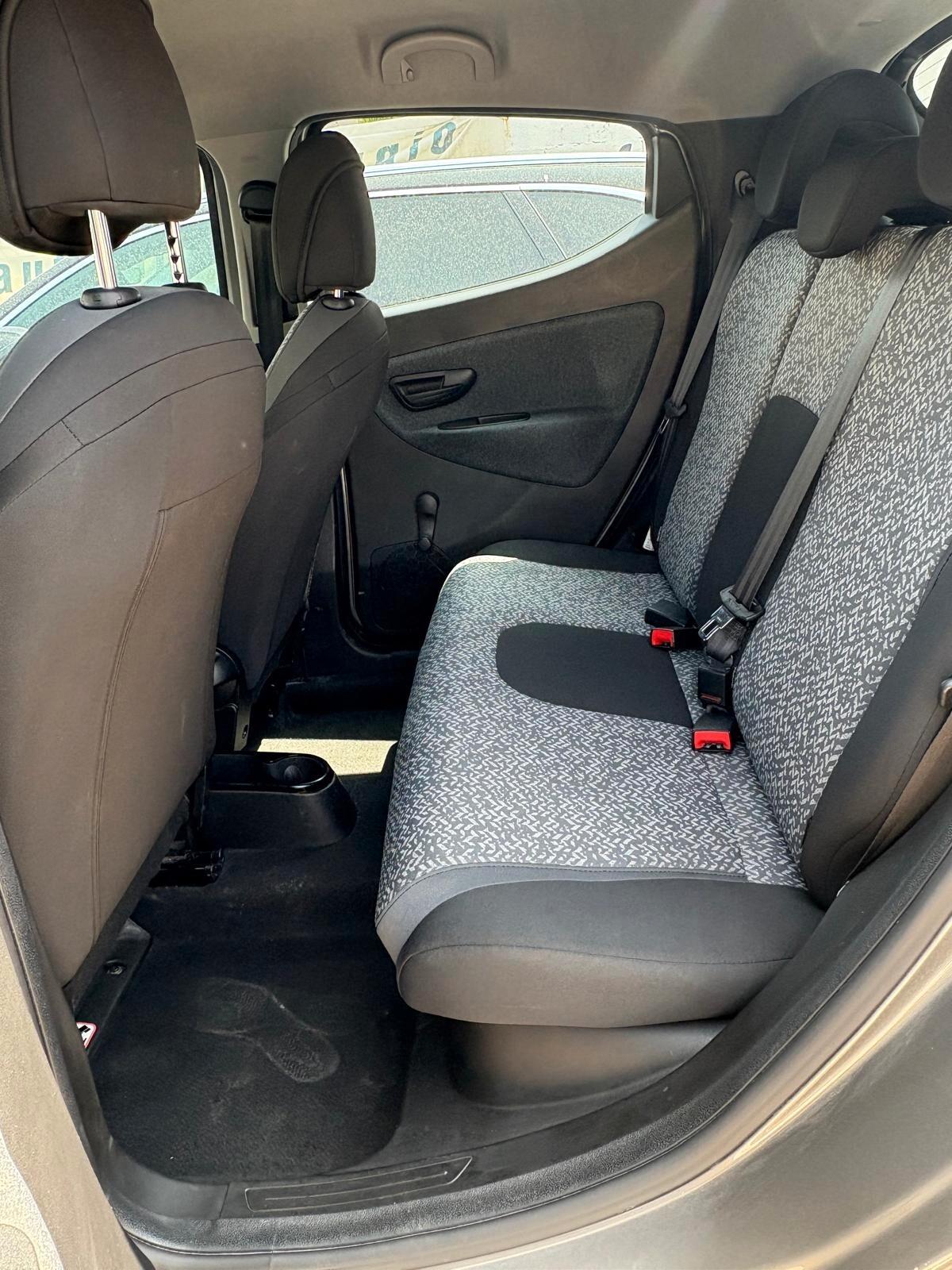 Lancia Ypsilon 1.0 FireFly 5 porte S&S Hybrid Ecochic Silver