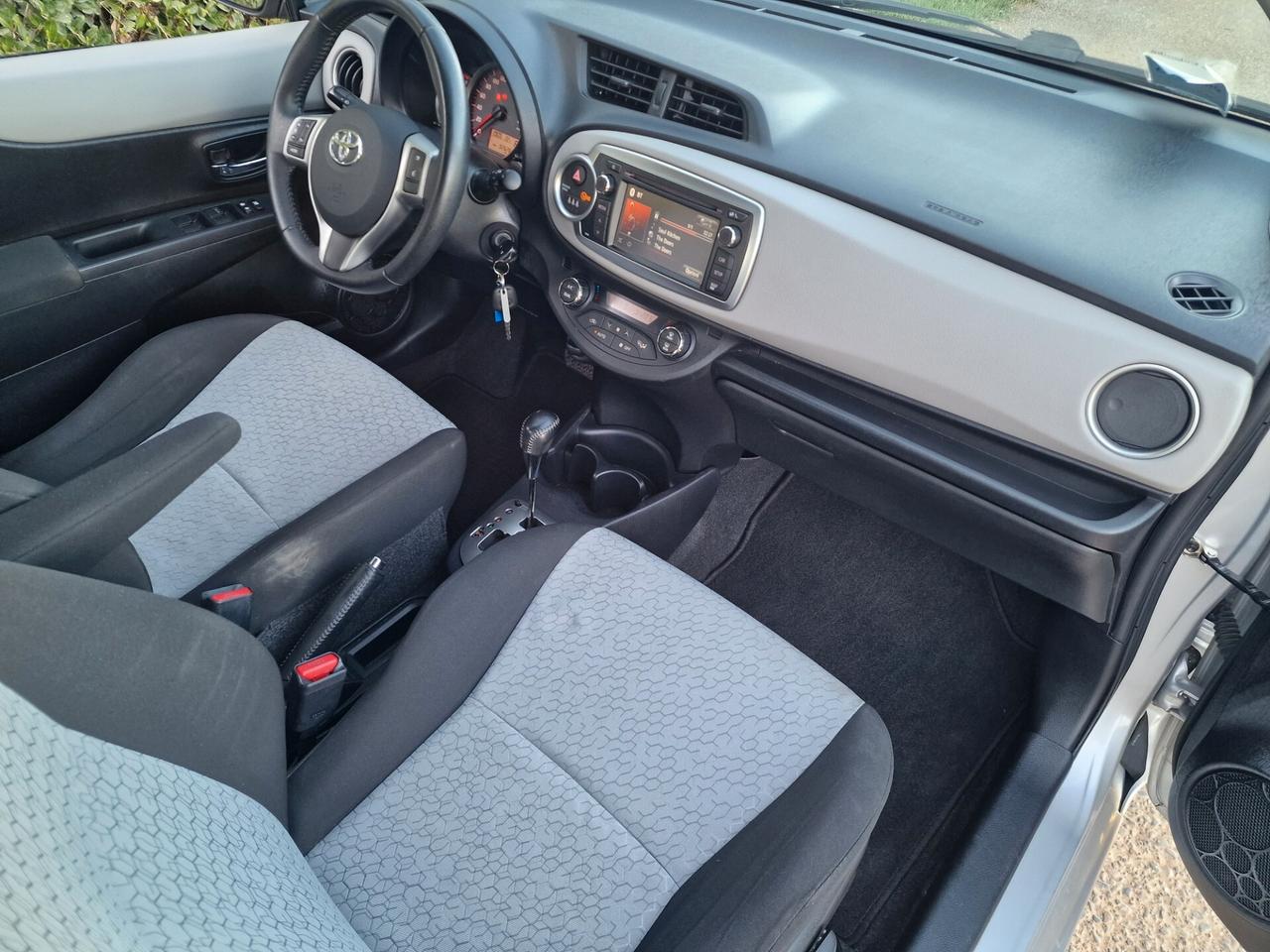 Toyota Yaris 1.3 5p Lounge CVT