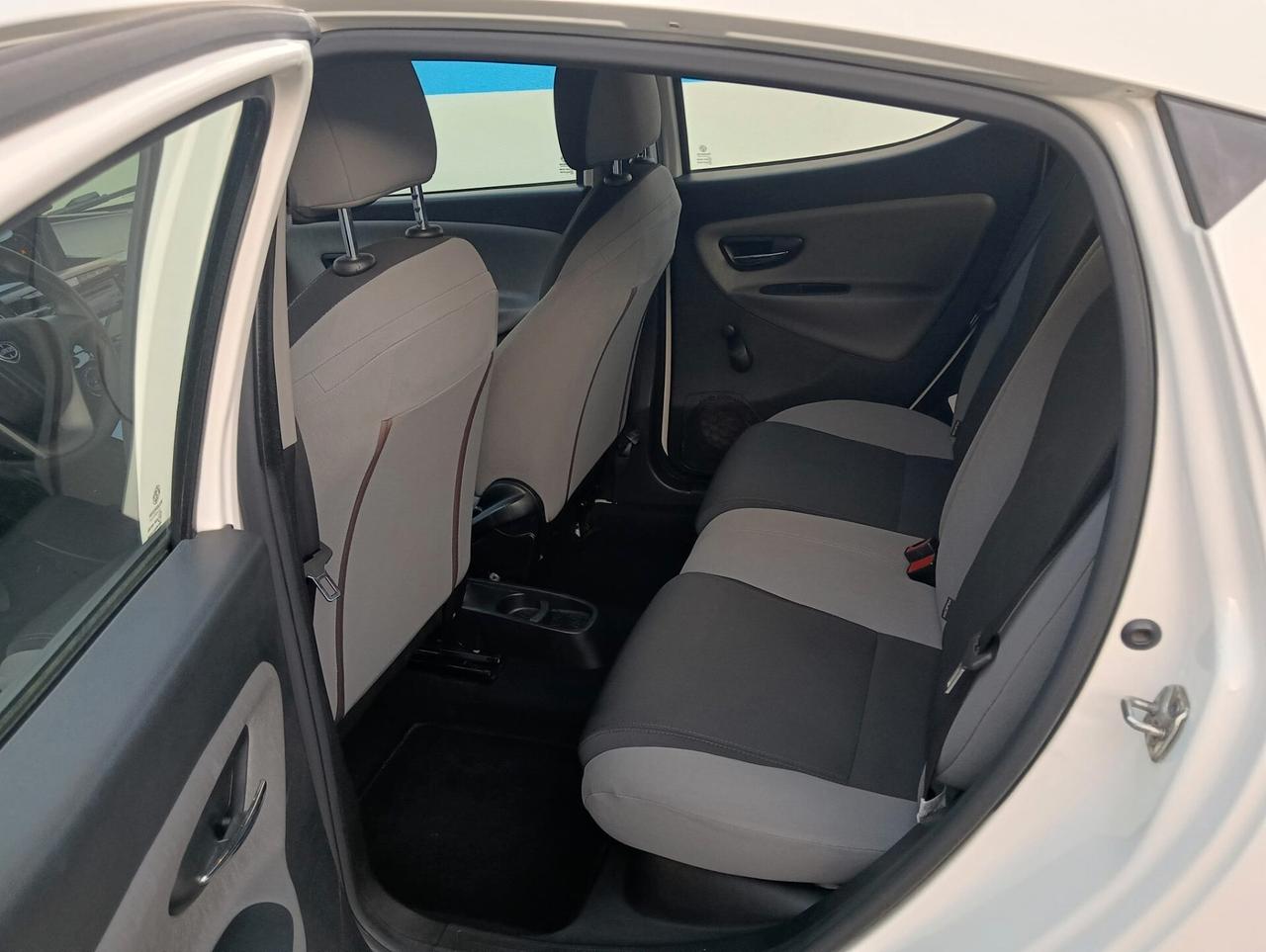 Lancia Ypsilon 1.2 69 CV 5 porte S&S Silver