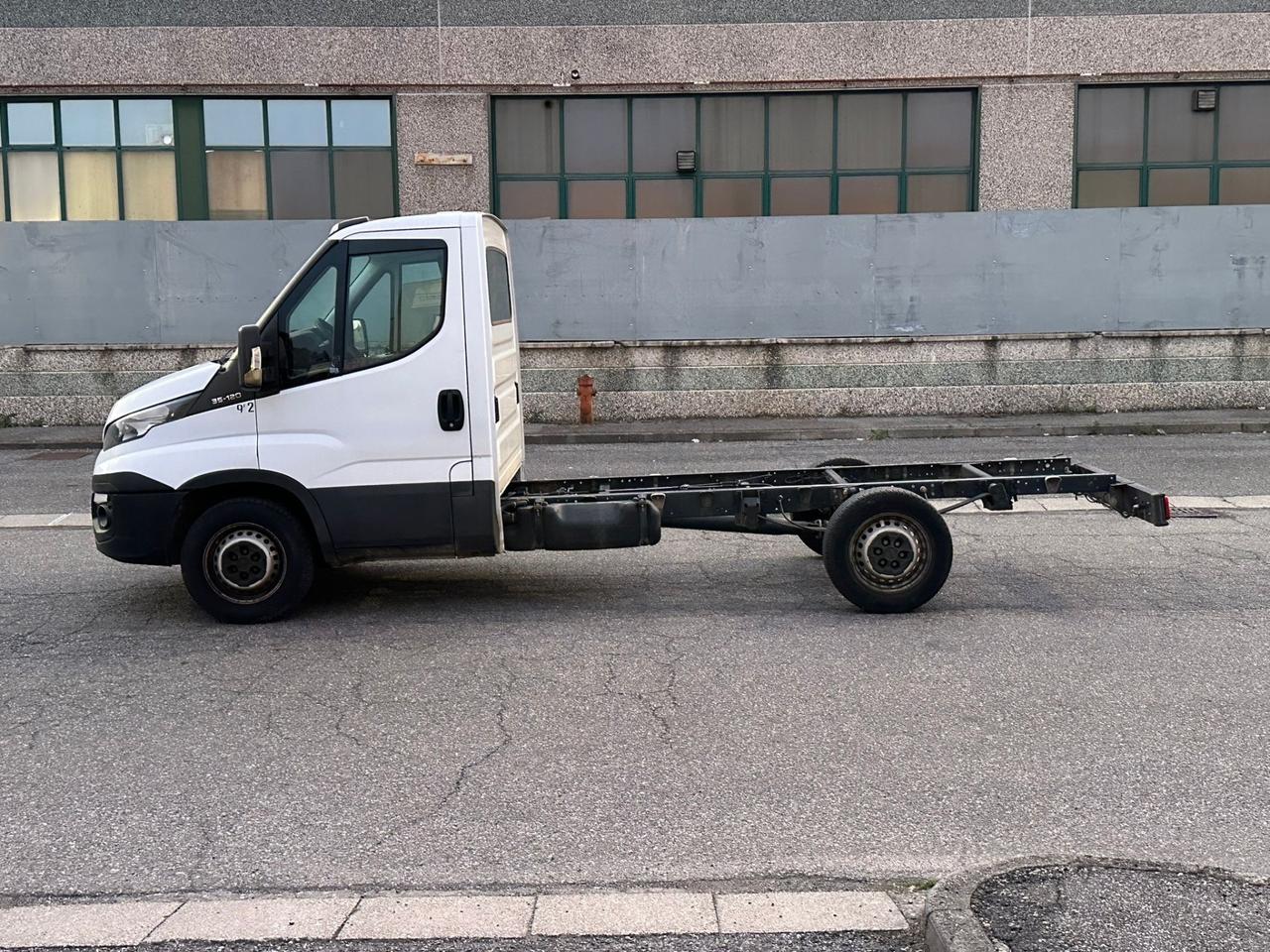 Iveco a telaio con motore rotto