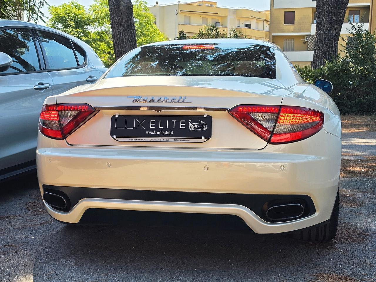 MASERATI GRANTURISMO 4.7 S V8 CAMBIOCORSA_BIANCO FUJI_ALLESTIMENTO MC_GARANZIA 12 MESI_TAGLIANDATA_LUCI DIURNE LED