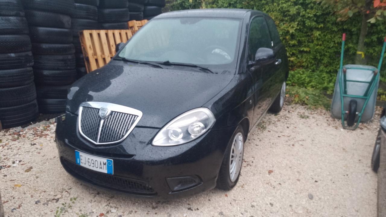 Lancia Ypsilon 1.2 69 CV Unyca