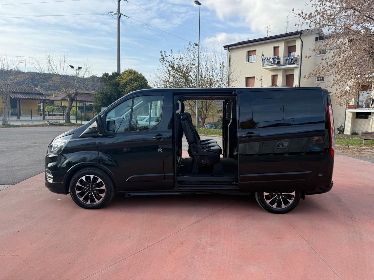 Ford Tourneo Custom 320 2.0 TDCi 185CV PC Sport