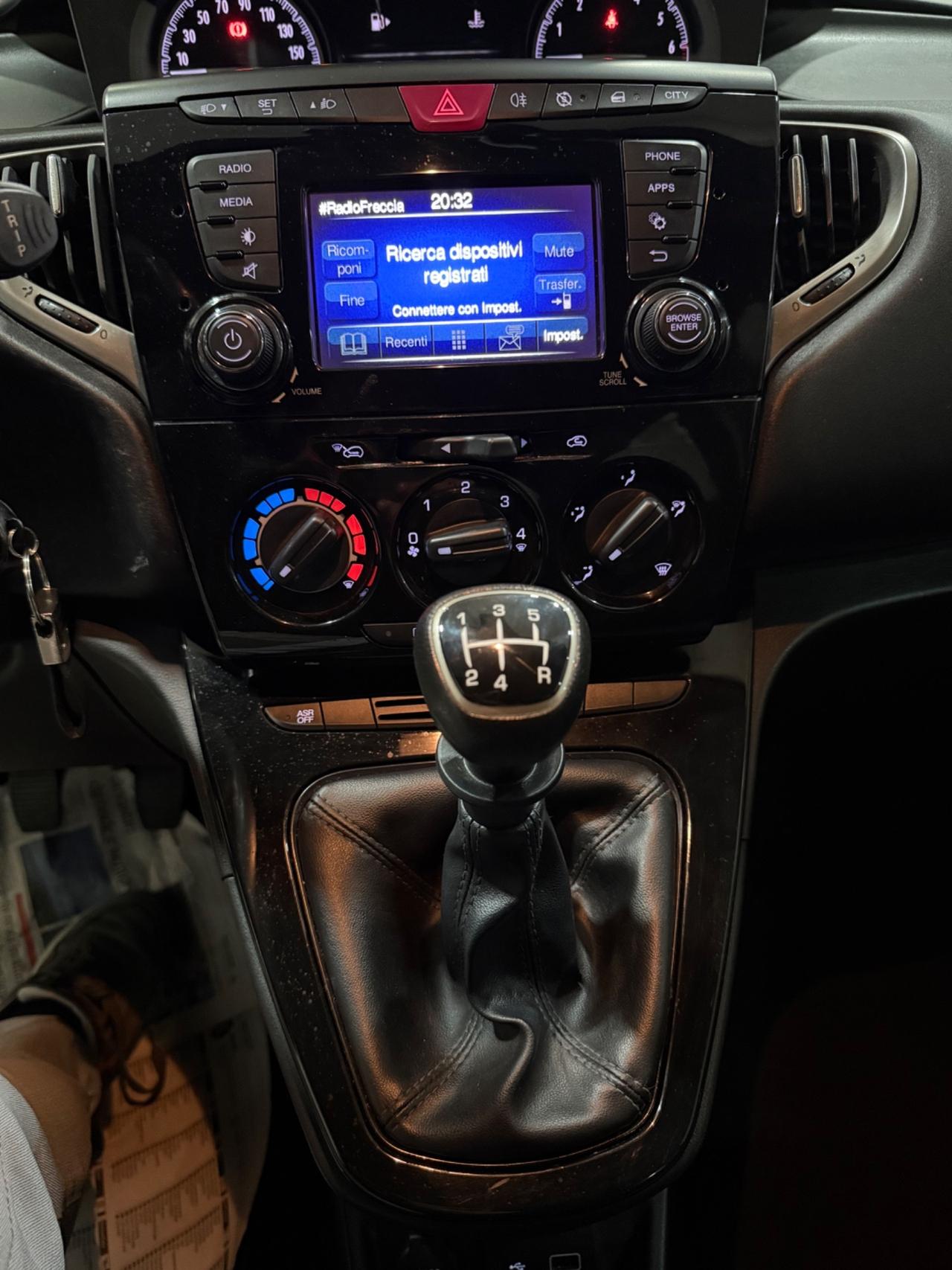 Lancia Ypsilon 1.2 69 CV 5 porte S&S Gold