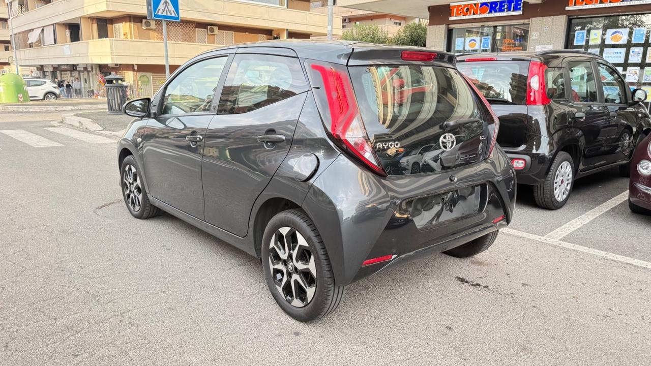 Toyota Aygo Connect 1.0 VVT-i 72 CV 5 porte x-play LED NAVI KAMERA PDC CERCHI 16 BLUETOOTH