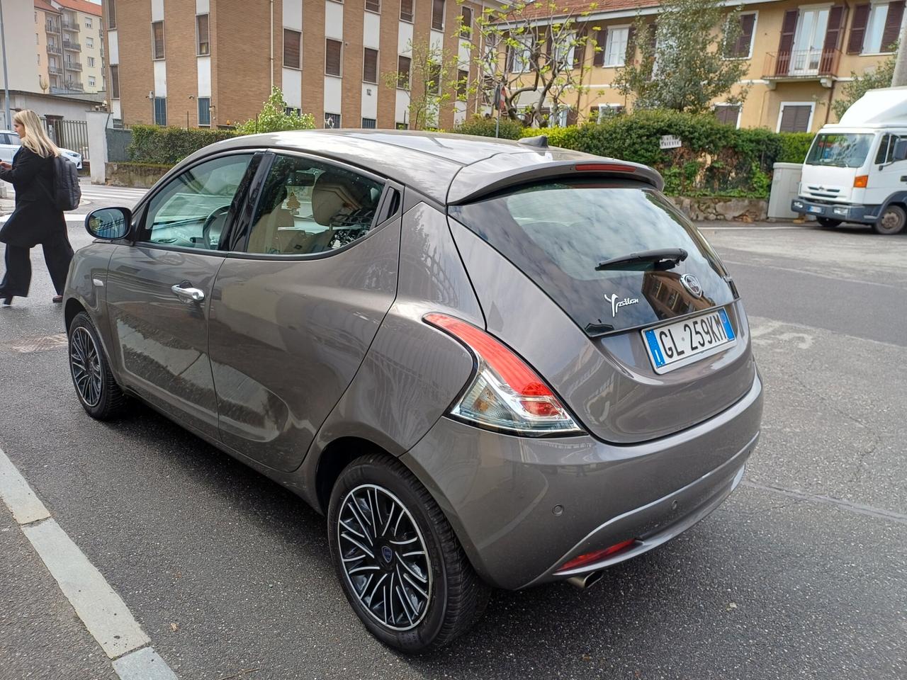 Lancia Ypsilon 1.0 FireFly 5 porte S&S Hybrid Gold
