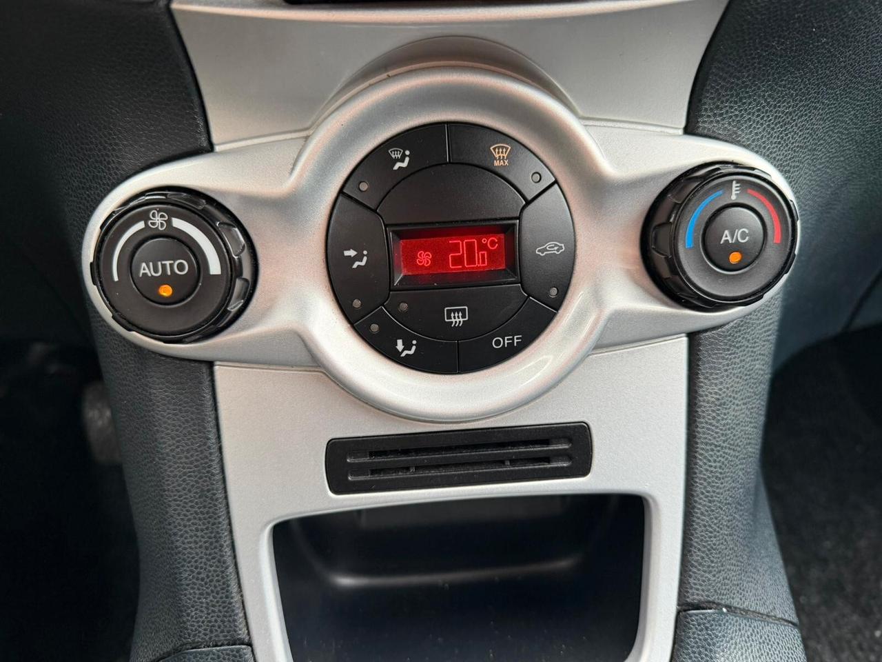 Ford Fiesta 1.4 5 porte GPL Titanium