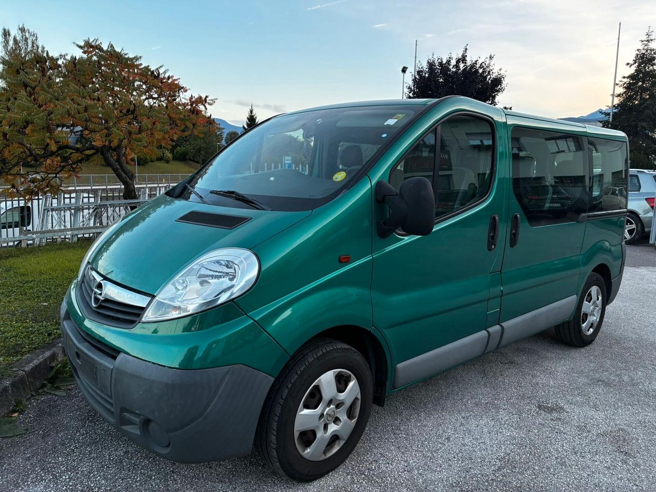 OPEL VIVARO 9 POSTI 2.0 DCi 115CV 6M + GANCIO + DOPPIA PORTA LATERALE