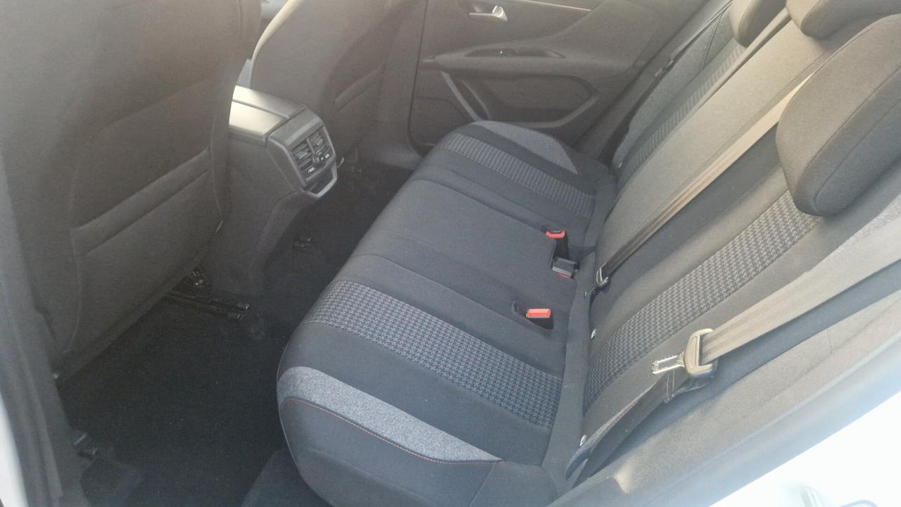 Peugeot 3008 BlueHDi 130 S&S Active Pack