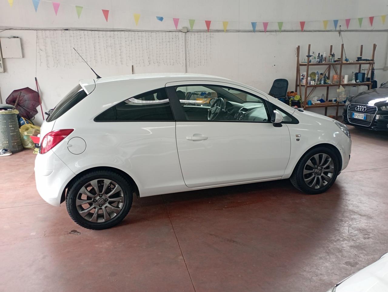 Opel Corsa 1.2 3 porte Club