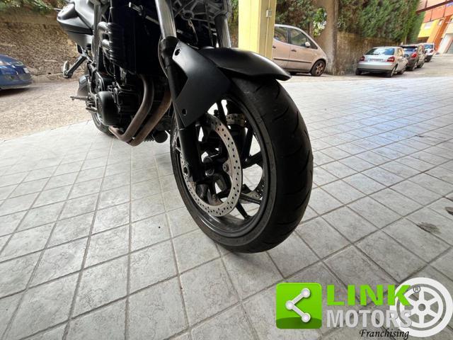 BMW F 800 R .