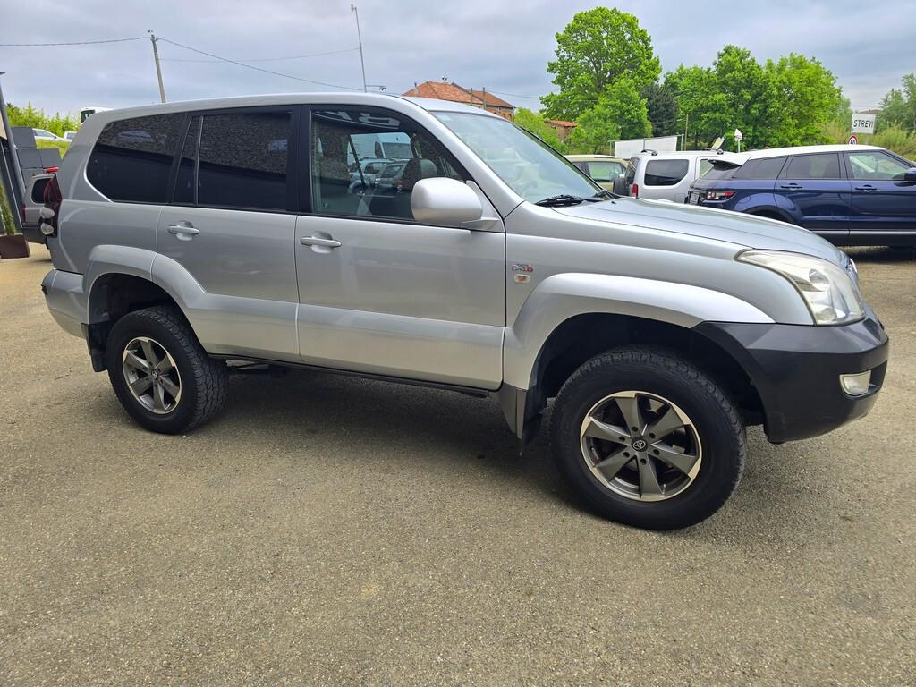 Toyota Land Cruiser 3.0 D-4D WAGON 8 POSTI