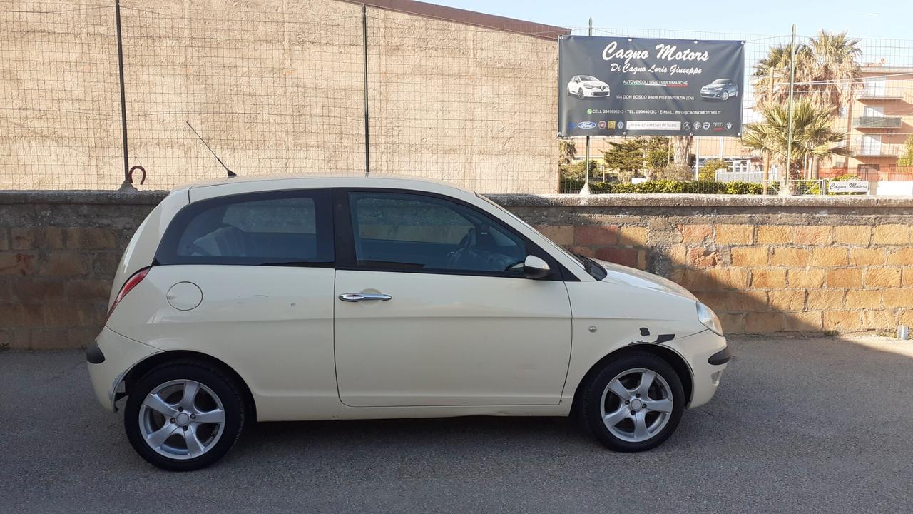 Lancia Ypsilon 1.2 16V Platino