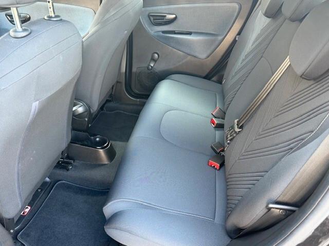 Lancia Ypsilon neopatentati 5 posti