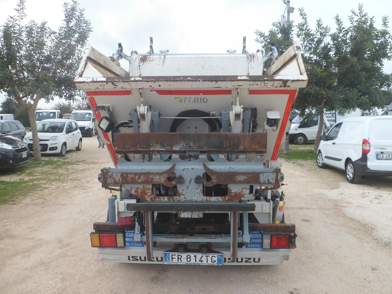 Isuzu M21 compattatore