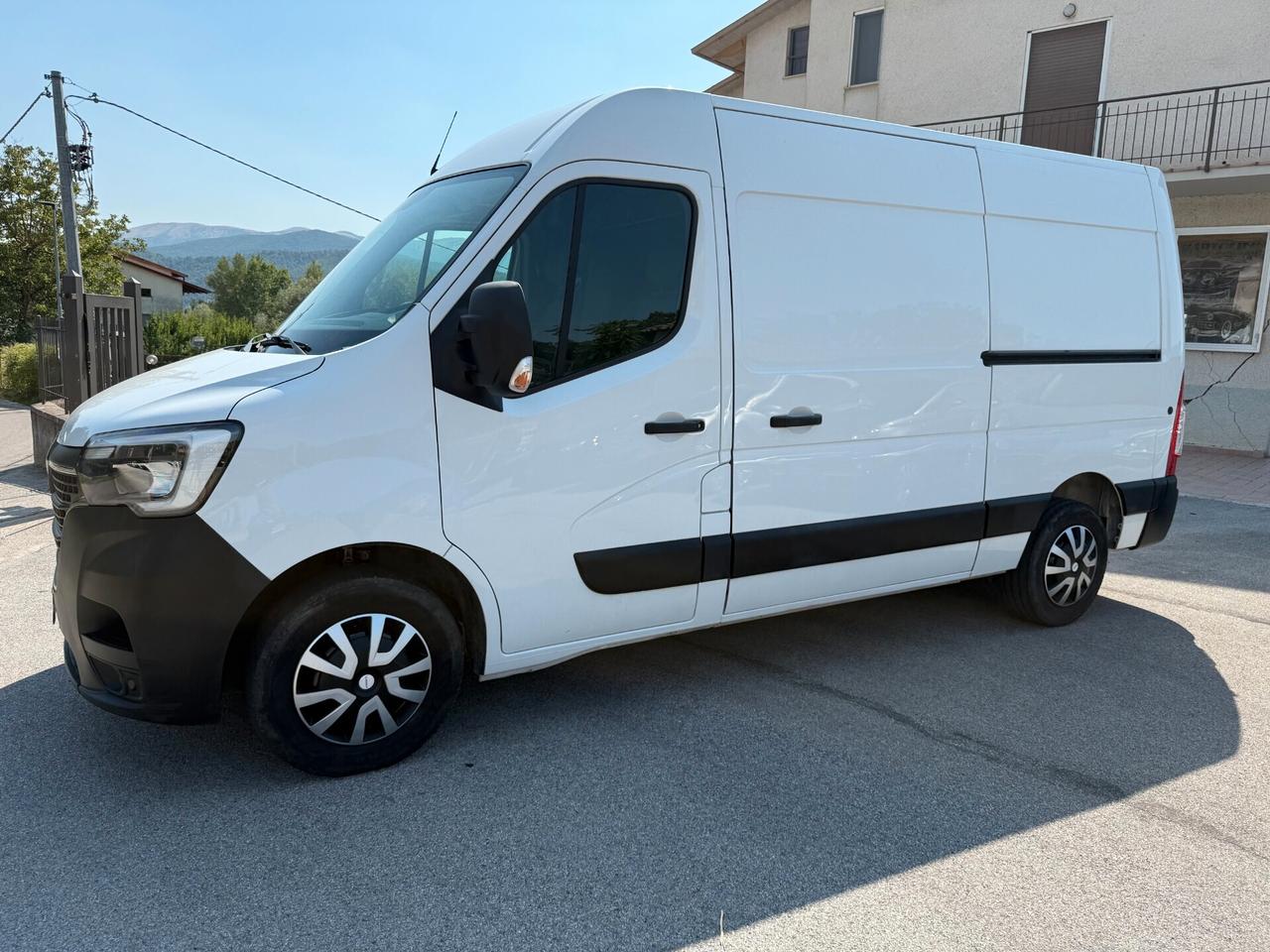 Renault Master T35 2.3 dCi 150 L2 H2 HKA