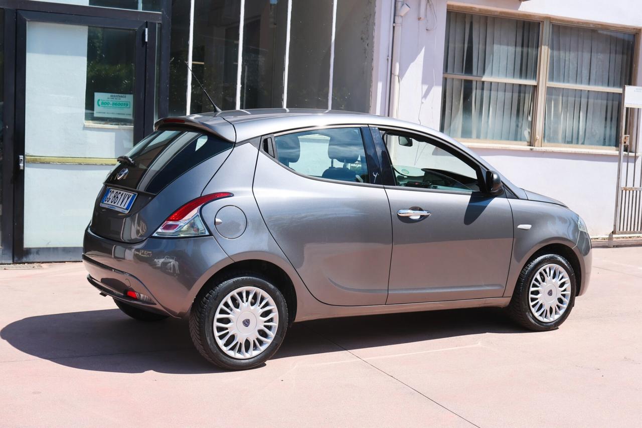 Lancia Ypsilon 1.2 69 CV 5 porte Silver