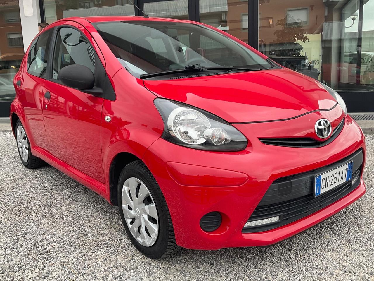 Toyota Aygo 1.0 12V VVT-i 5 porte Active Connect