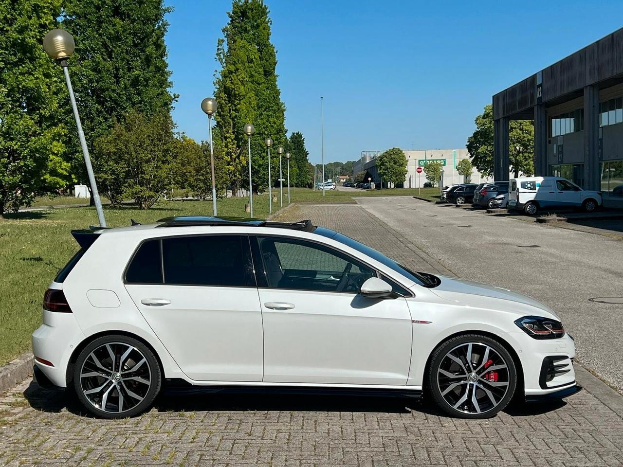Volkswagen Golf GTI Performance 2.0 245 CV TSI DSG 5p.
