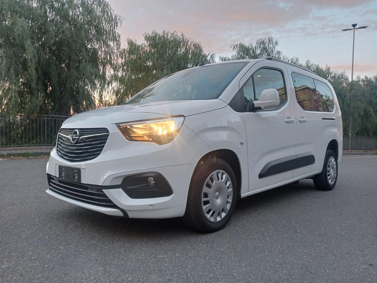 Opel Combo Life Opel Combo Life pianale ribassato con rampa disabili in carrozzina