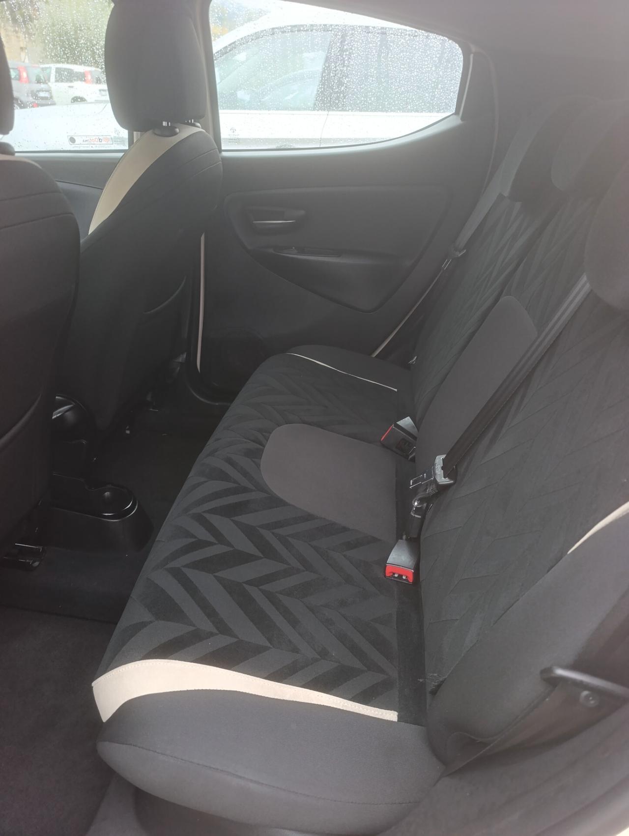 Lancia Ypsilon 1.2 69 CV 5 porte Gold