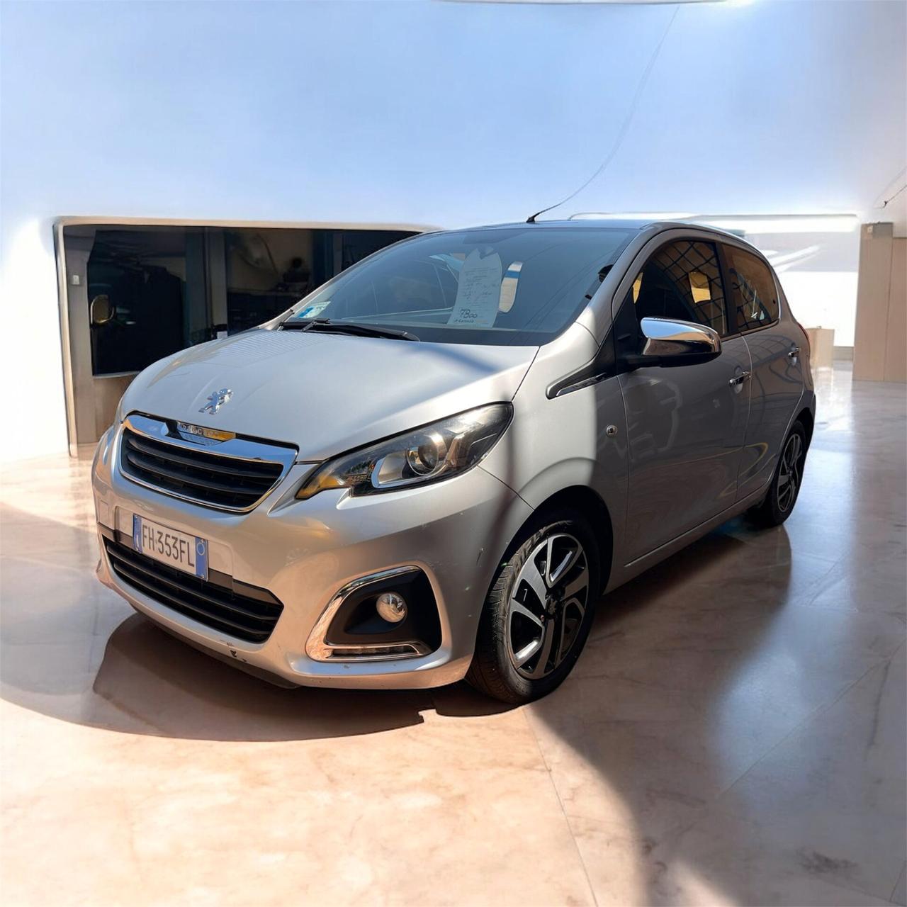 Peugeot 108 VTi 68 5 porte Roland Garros Top