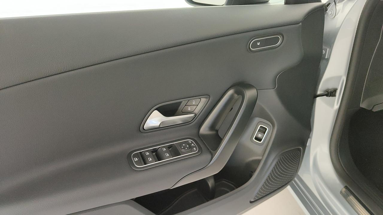 Mercedes-Benz CLA Shooting Brake 180 d Advanced auto