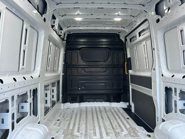 VOLKSWAGEN Crafter 30 2.0 TDI 140CV PM-TA Furgone Logistic