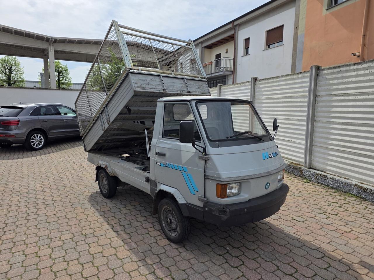 Piaggio Poker Ape 422 cilindra 14.5kw. - 19.7cv. Ribaltabile