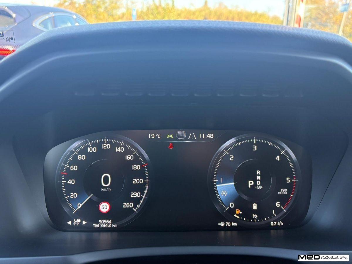 VOLVO - XC90 - B5AWD Geartr. 7 posti Mom. Pro