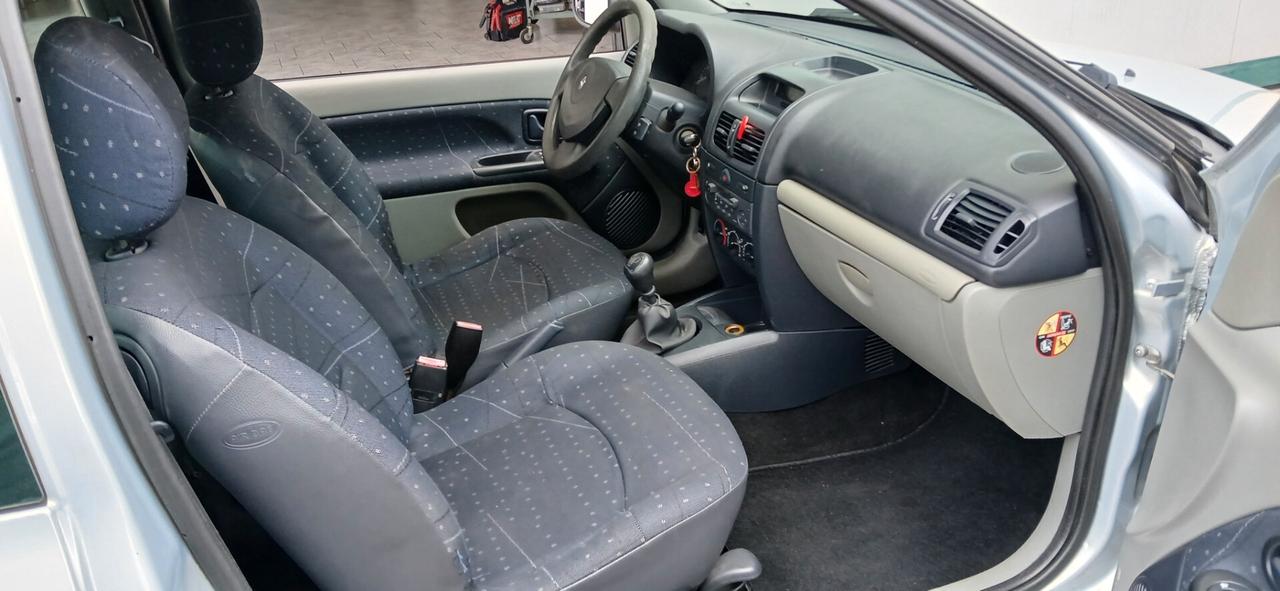 Renault Clio 1.2 benzina neopatentati