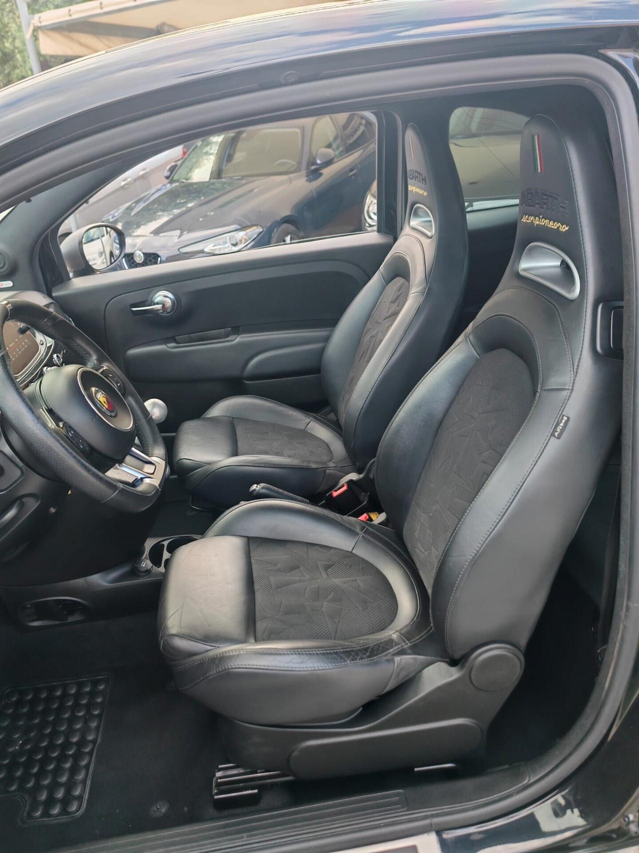 Abarth 595 1.4 Turbo T-Jet 165 CV Scorpioneoro