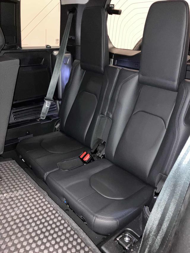 LAND ROVER Defender 110 3.0D I6 200 CV AWD Auto SE 7 POSTI