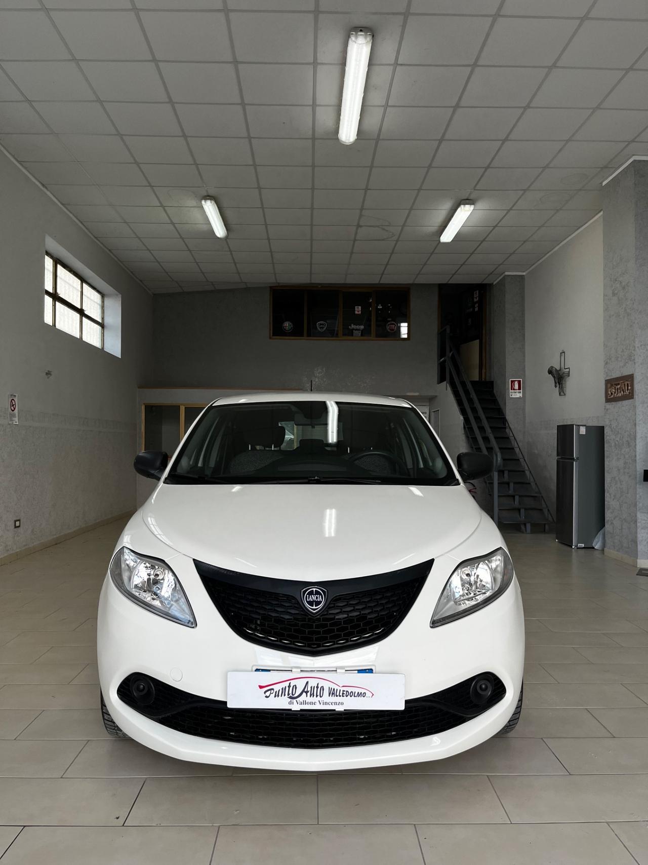 LANCIA YPSILON 1.0 FireFly 5 porte S&S Hybrid Ecochic Silver