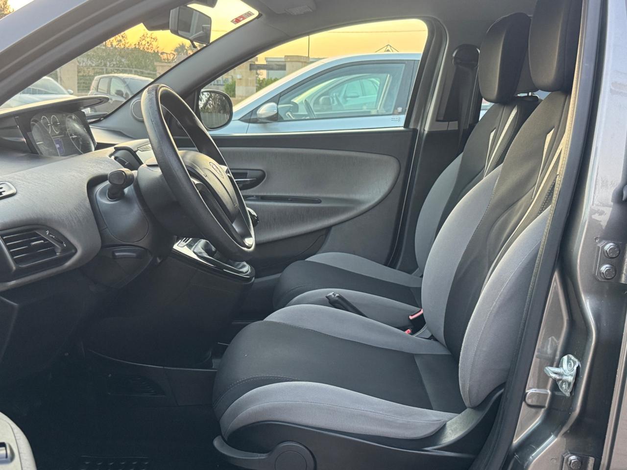 Lancia Ypsilon 1.2 69 CV 5 porte S&S Gold